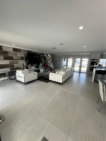 $15,000 | 5510 Bayview Drive, Fort Lauderdale, FL 33308