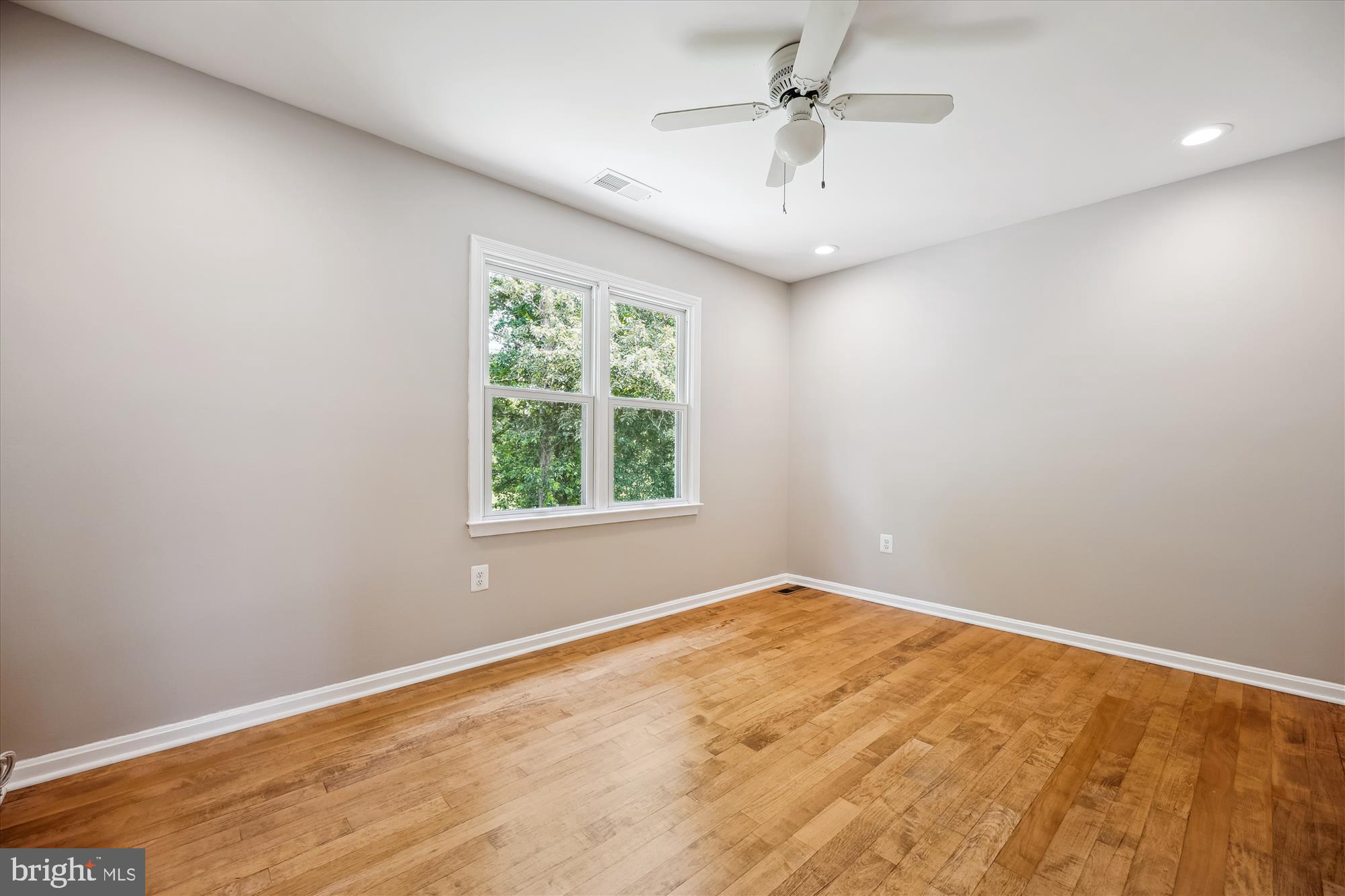 15221 Middlegate Road Silver Spring, MD 20905 - Photo 46 of 67 4th bedrooms with lots of light