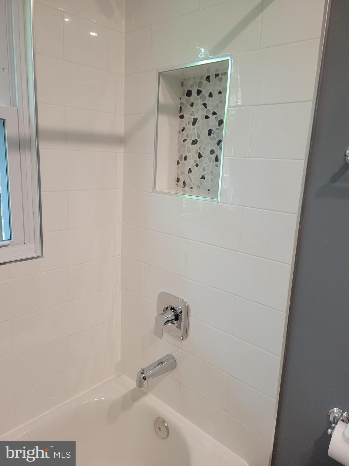 2250 North Quantico Street Arlington, VA 22205 - Photo 17 of 47 a bathroom with bathtub and shower