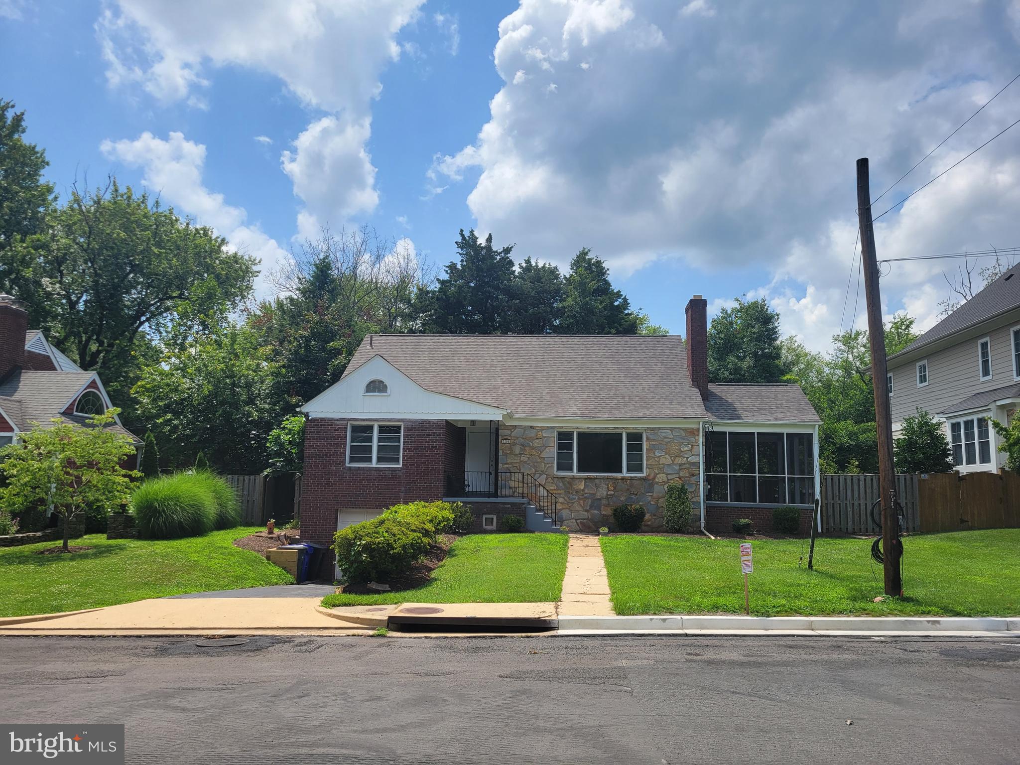 2250 North Quantico Street Arlington, VA 22205 - Photo 2 of 47 a view of house in front of a big yard with large trees