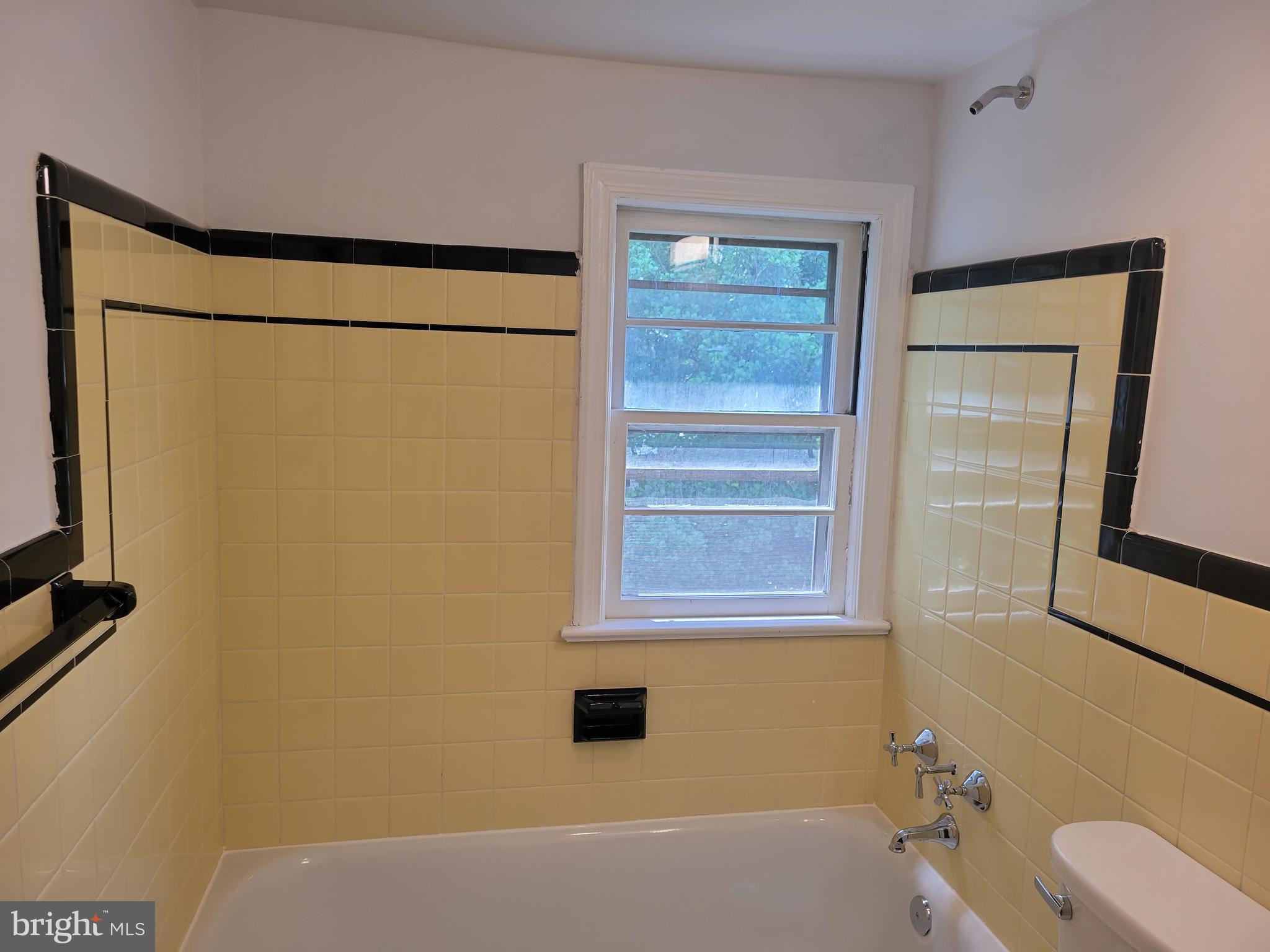 2250 North Quantico Street Arlington, VA 22205 - Photo 33 of 47 a bathroom with a bathtub and a shower
