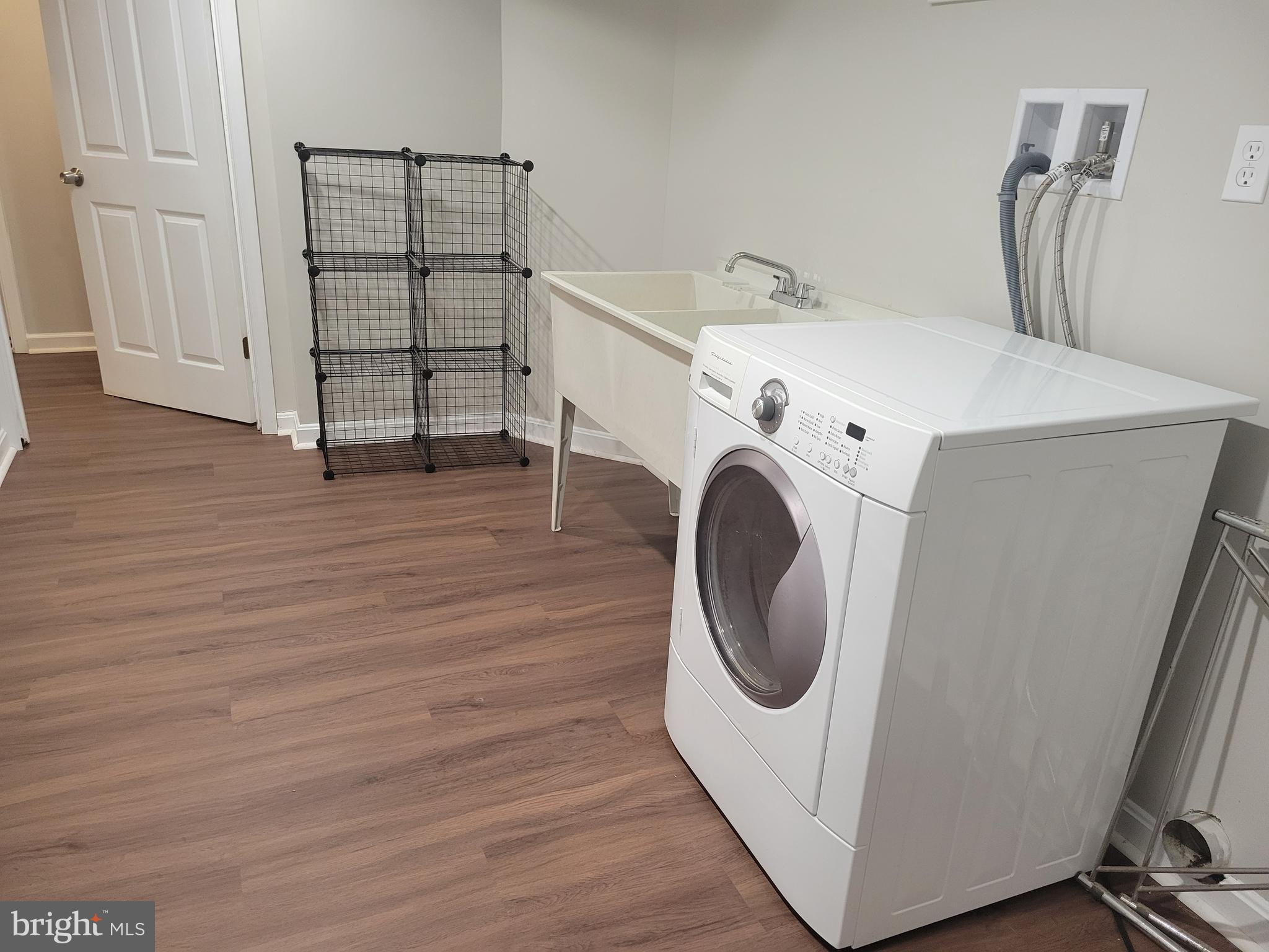 2250 North Quantico Street Arlington, VA 22205 - Photo 39 of 47 a utility room with dryer and washer