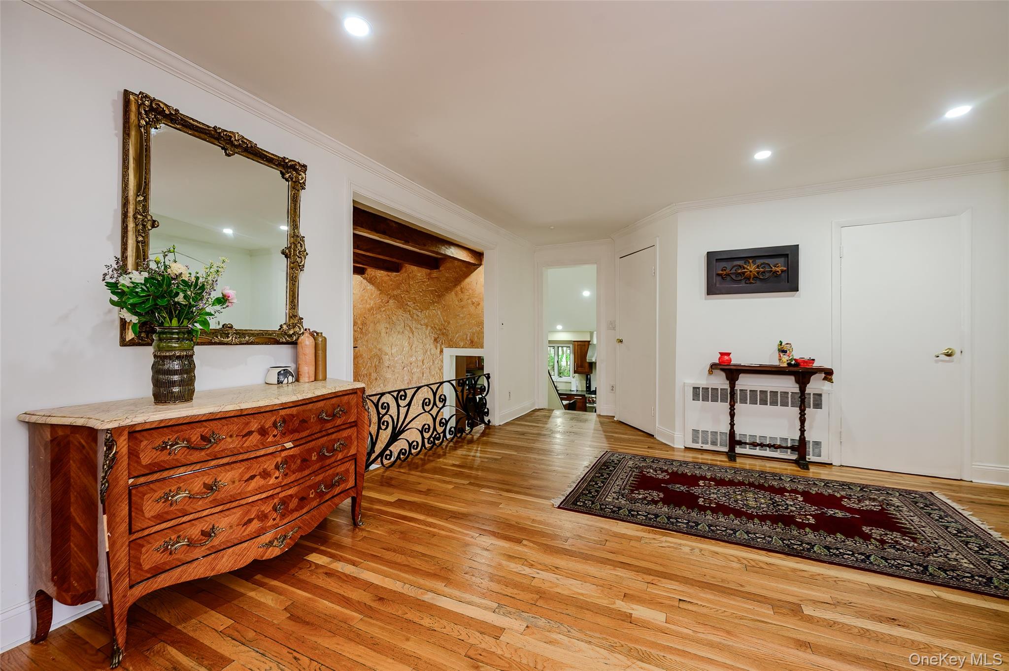 27 Ridge Drive East Great Neck, NY 11021 - Photo 2 of 38