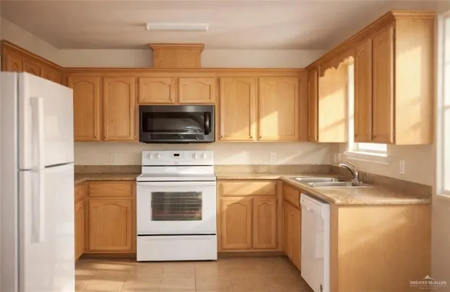 $1,050 | 2015 West Western Drive, Unit 3, Edinburg, TX 78539