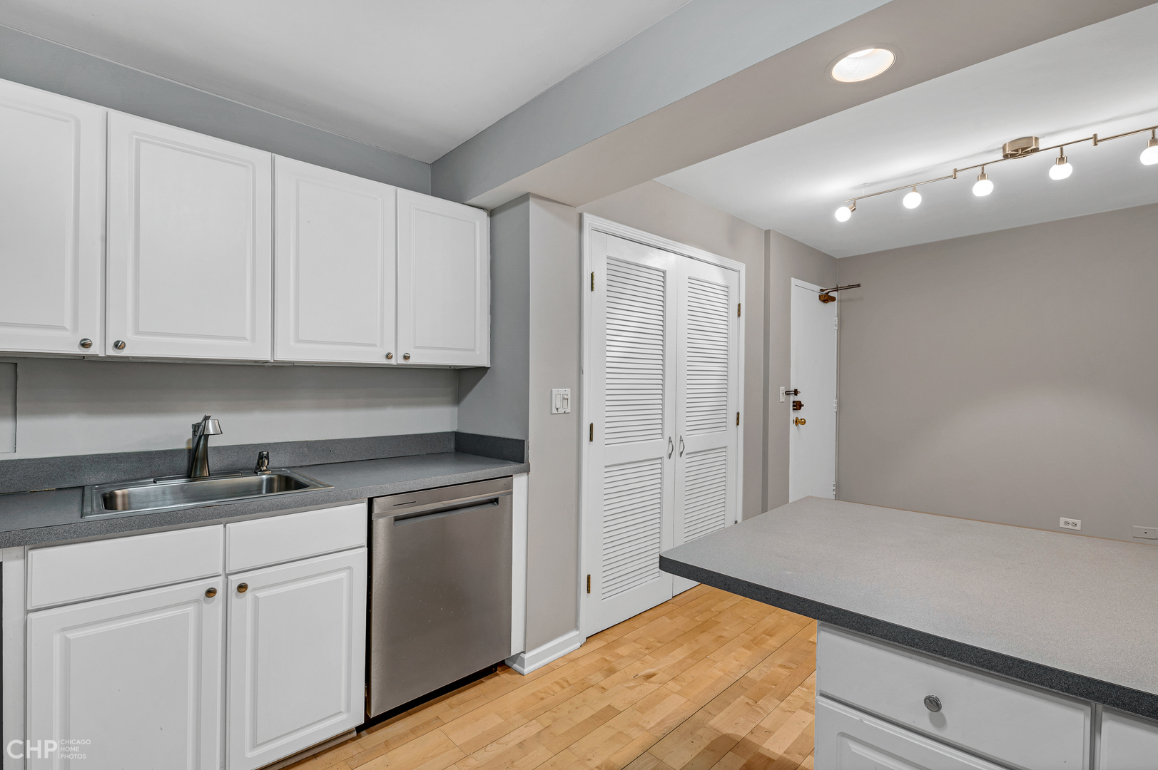850 North Dewitt Place, Unit 4A Chicago, IL 60611 - Photo 8 of 22 a kitchen with a sink and cabinets