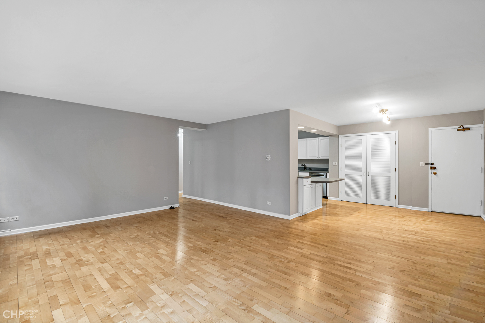 850 North Dewitt Place, Unit 4A Chicago, IL 60611 - Photo 10 of 22 a view of kitchen with refrigerator and a stove