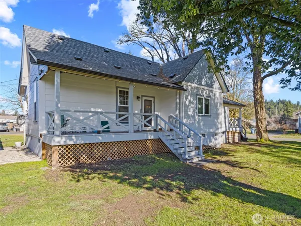 $370,000 | 203 East 6th Street, Bucoda, WA 98530