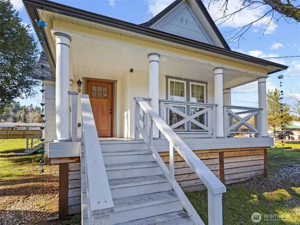 $370,000 | 203 East 6th Street, Bucoda, WA 98530