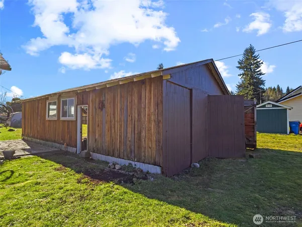 $370,000 | 203 East 6th Street, Bucoda, WA 98530