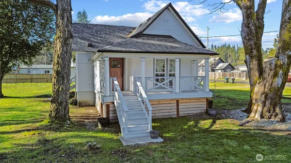 $370,000 | 203 East 6th Street, Bucoda, WA 98530