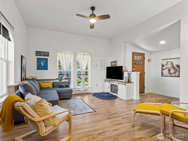 $370,000 | 203 East 6th Street, Bucoda, WA 98530