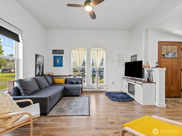 $370,000 | 203 East 6th Street, Bucoda, WA 98530