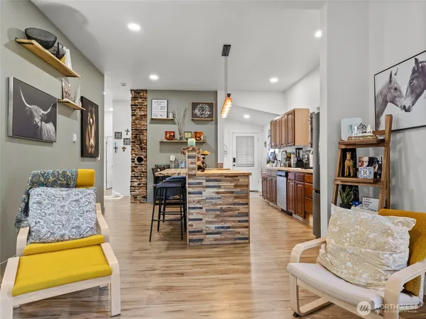 $370,000 | 203 East 6th Street, Bucoda, WA 98530