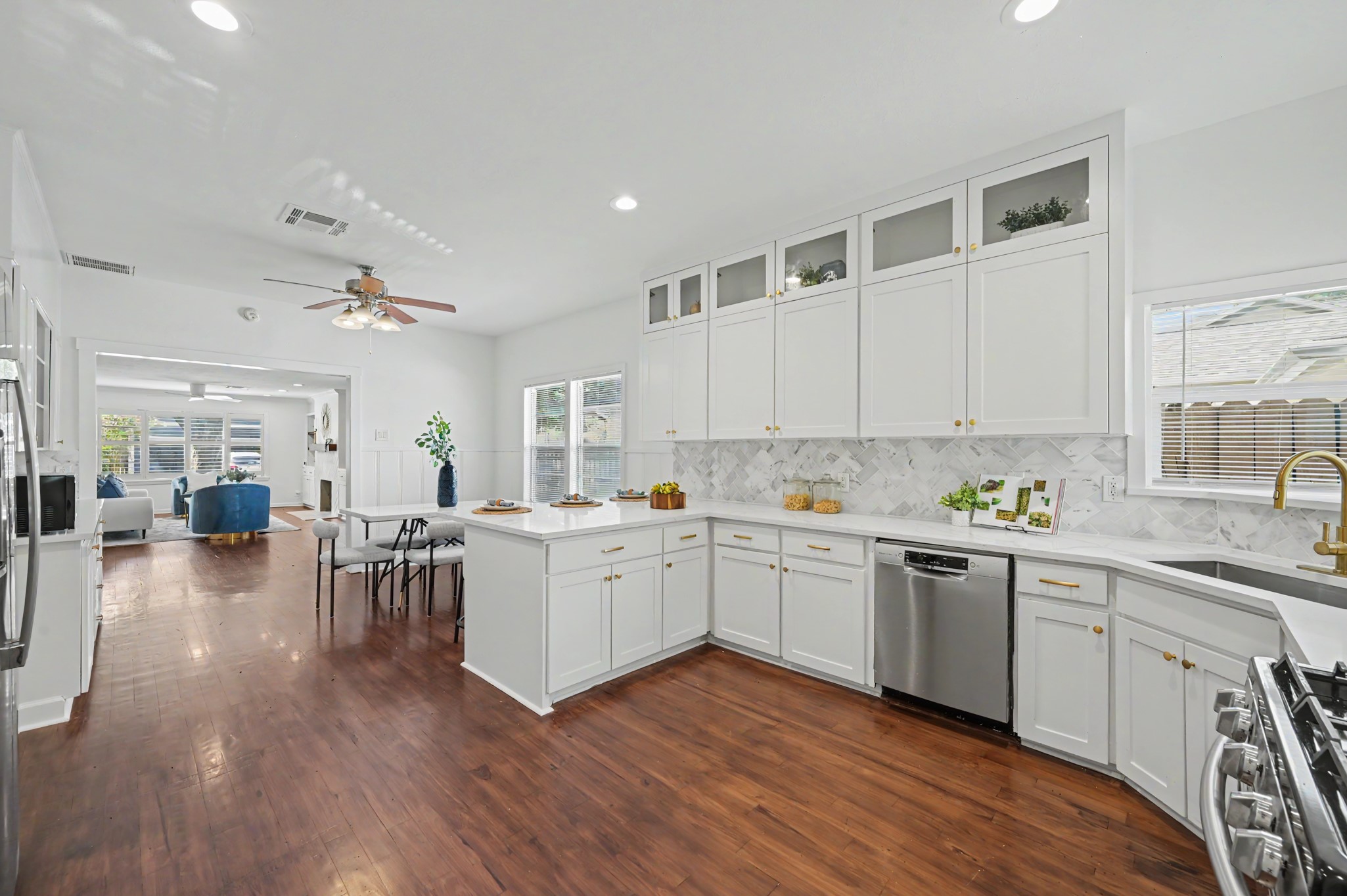 807 Key Street Houston, TX 77009 - Photo 14 of 27 Open sightline from the kitchen through the dining area to the living room creates a comfortable flow between the home’s main gathering spaces.