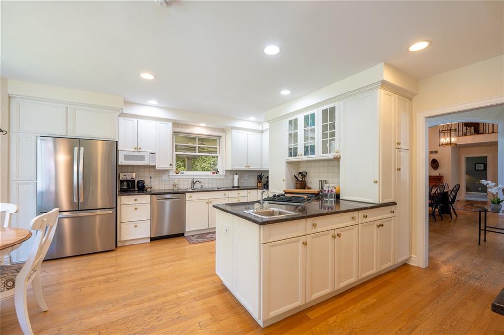 16 McDowell Road Ligonier Township, PA 15658 - Photo 12 of 50 Spacious Eat-in Kitchen, flooded with natural light!