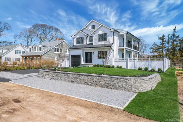 $1,999,999 | 405 South Oakwood Drive, Laurel, NY 11948