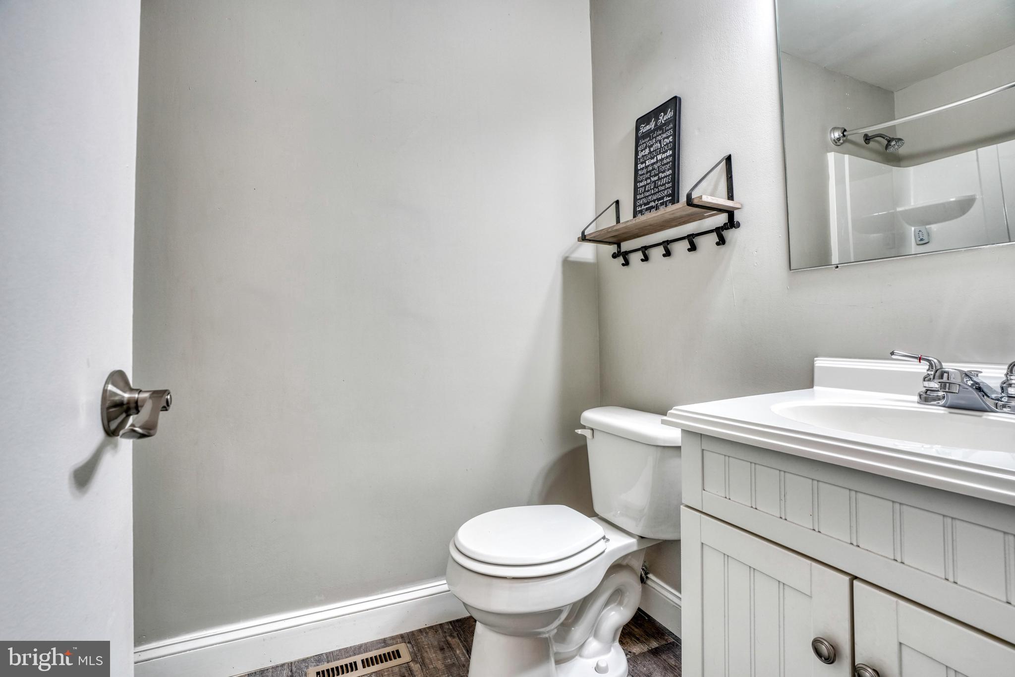 4408 Wynn Road Baltimore, MD 21236 - Photo 29 of 49 Hallway Full Bath
