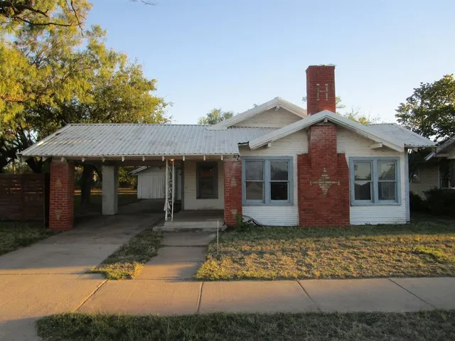 $49,000 | 445 West Lake Drive, Hamlin, TX 79520