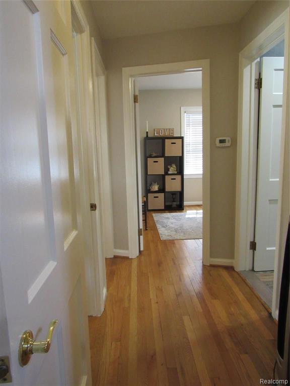1635 Fairholme Road Grosse Pointe Woods, MI 48236 - Photo 18 of 42