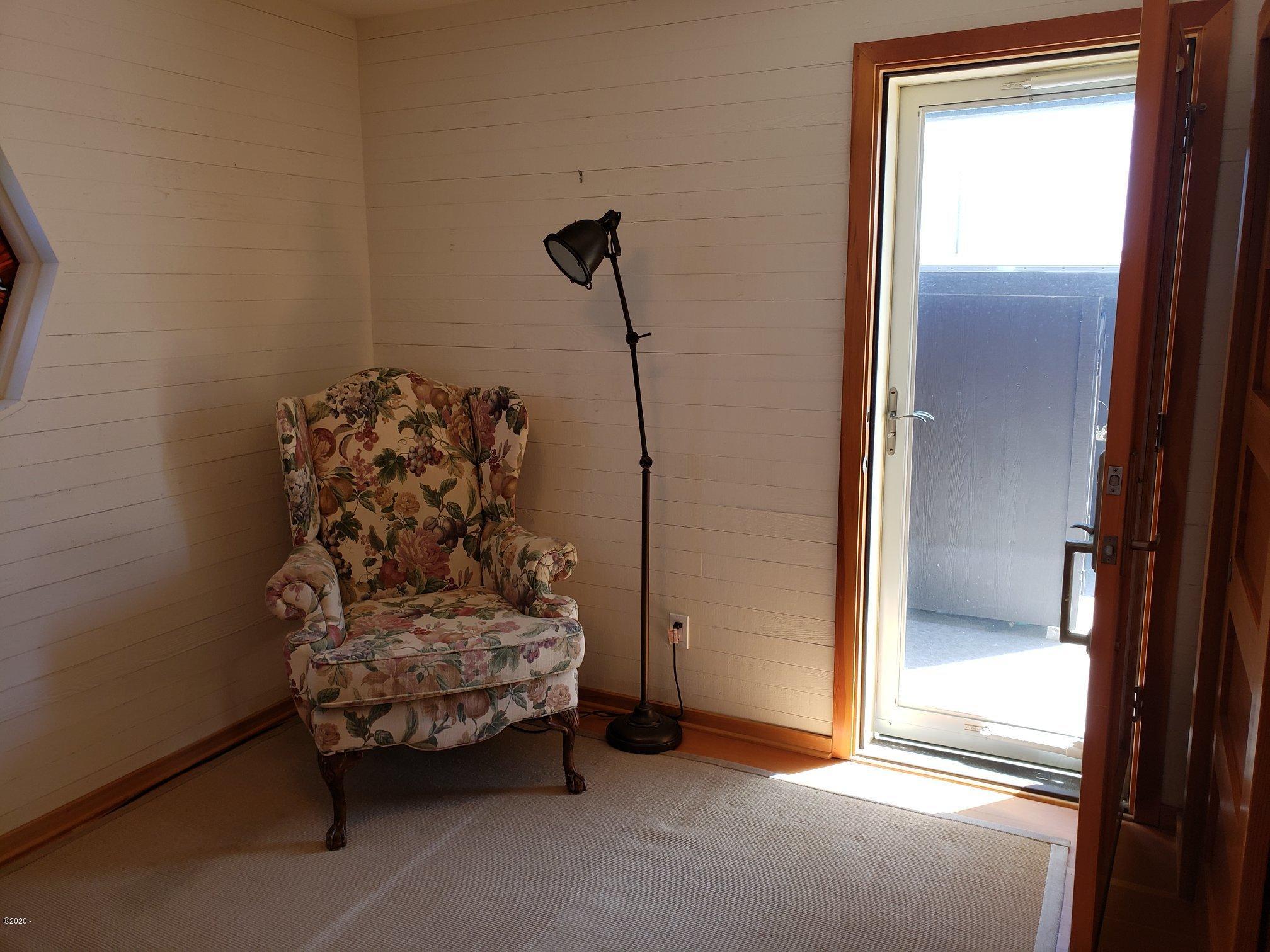 2306 Northwest Oceania Drive Waldport, OR 97394 - Photo 17 of 37 3