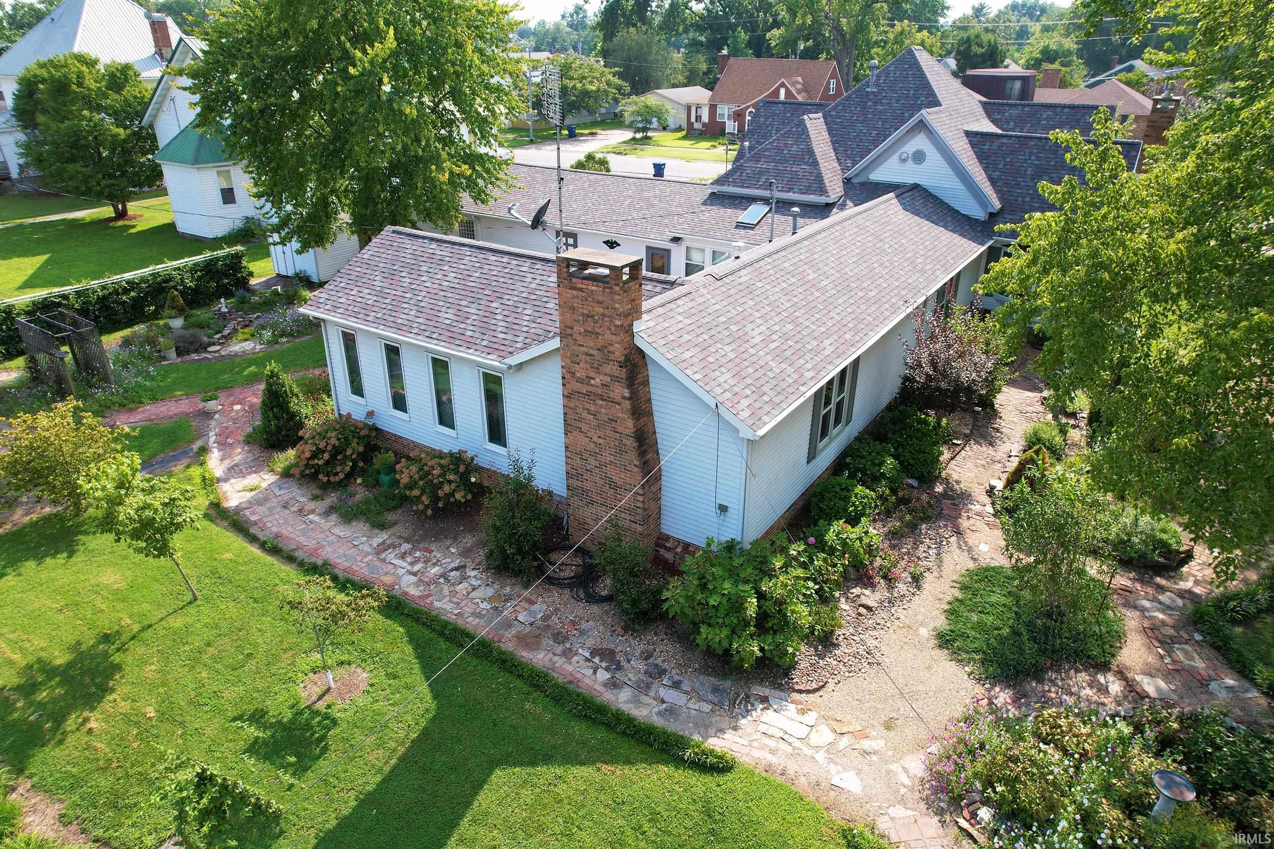 214 5th Street Carmi, IL 62821 - Photo 3 of 36