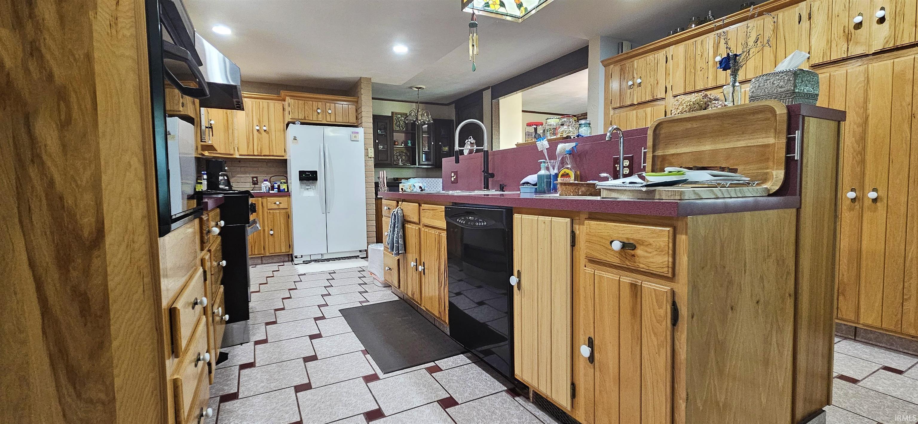 214 5th Street Carmi, IL 62821 - Photo 8 of 36