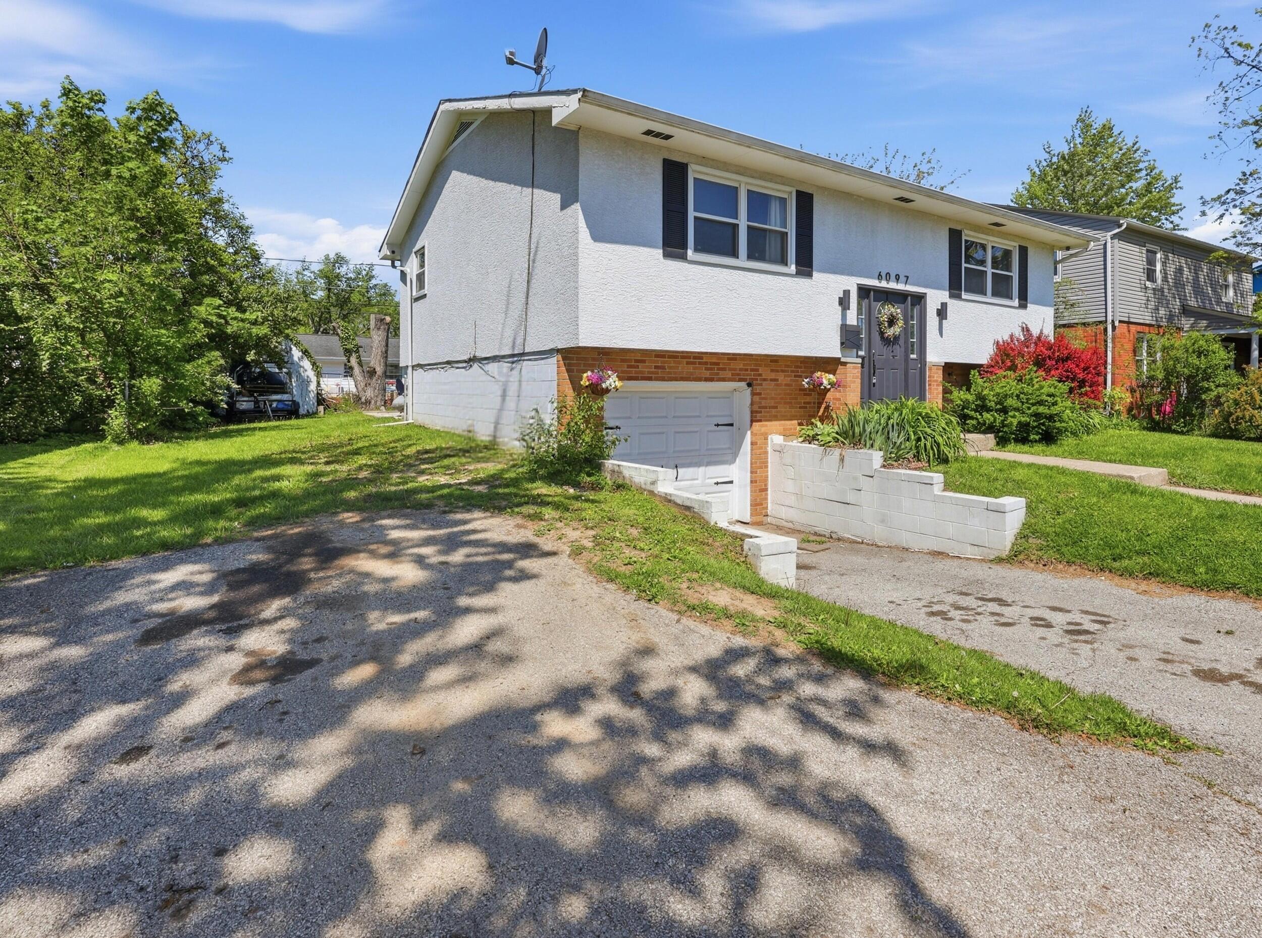 6097 Karl Road Columbus, OH 43229 - Photo 3 of 24