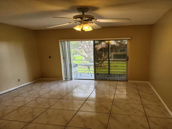 $1,350 | 239 Coventry J, West Palm Beach, FL 33417