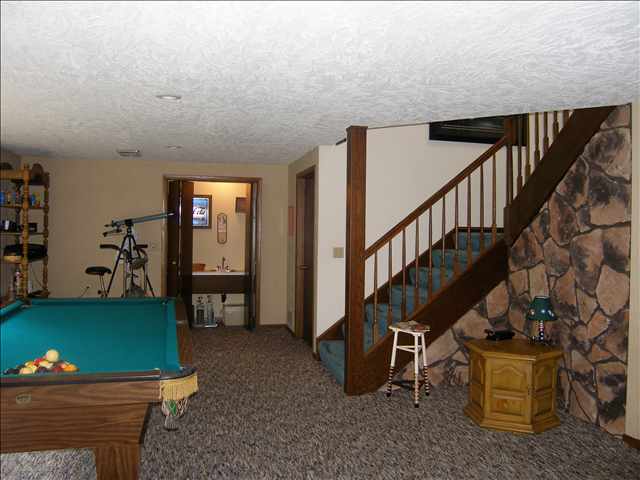 3213 West Forest Road Freeport, IL 61032 - Photo 5 of 9 a view of livingroom with furniture