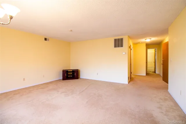 $376,000 | 38 Chester Lane, Nanuet, NY 10954