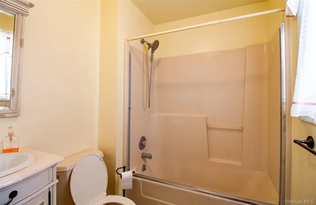 $376,000 | 38 Chester Lane, Nanuet, NY 10954