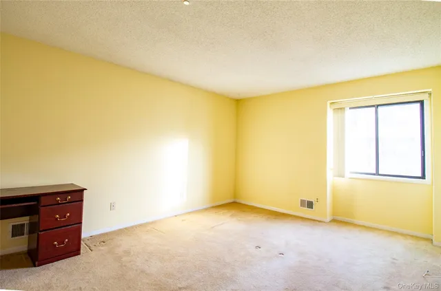 $376,000 | 38 Chester Lane, Nanuet, NY 10954