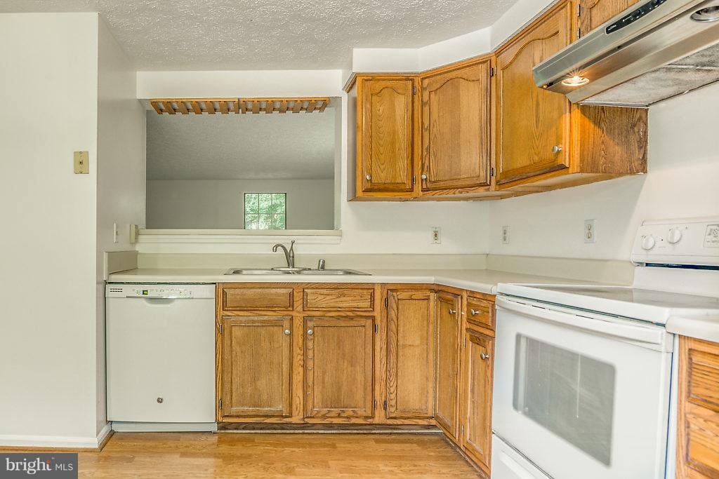 13900 Winding Ridge Lane Centreville, VA 20121 - Photo 5 of 32 Interior (General)