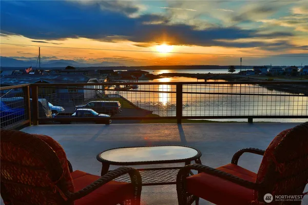 $595,000 | 3621 South Shorewood Avenue, Greenbank, WA 98253