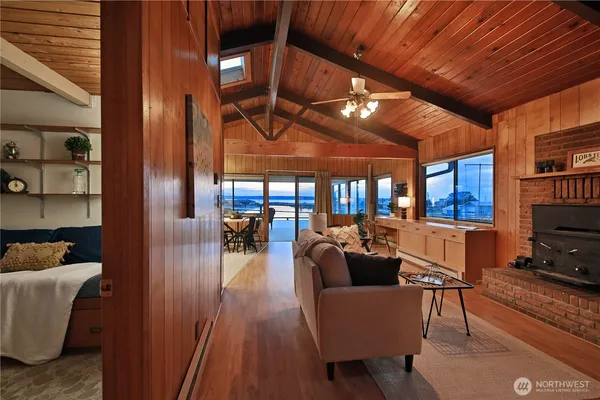 $595,000 | 3621 South Shorewood Avenue, Greenbank, WA 98253