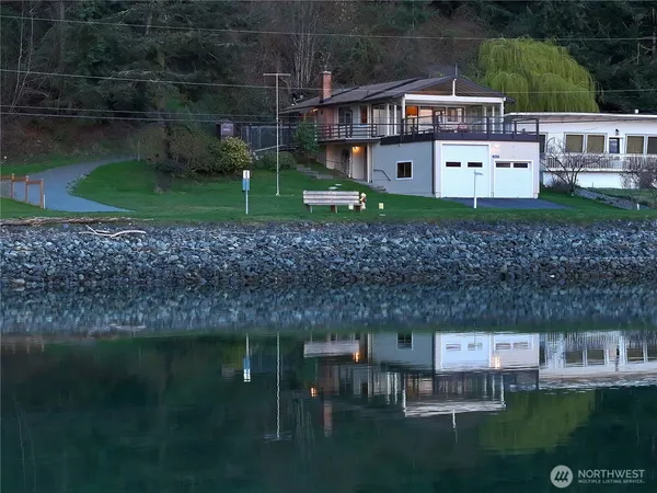 $595,000 | 3621 South Shorewood Avenue, Greenbank, WA 98253