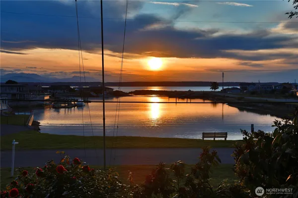 $595,000 | 3621 South Shorewood Avenue, Greenbank, WA 98253