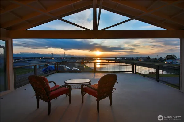 $595,000 | 3621 South Shorewood Avenue, Greenbank, WA 98253