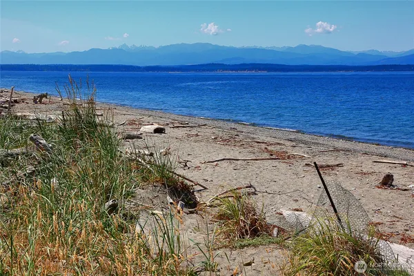 $595,000 | 3621 South Shorewood Avenue, Greenbank, WA 98253