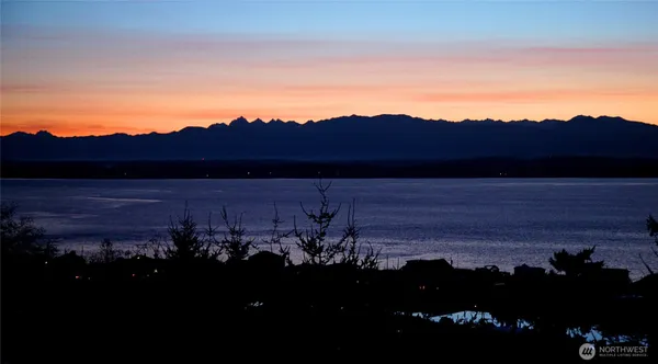 $595,000 | 3621 South Shorewood Avenue, Greenbank, WA 98253