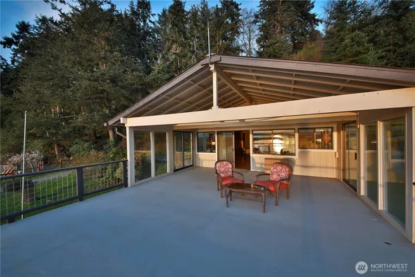 $595,000 | 3621 South Shorewood Avenue, Greenbank, WA 98253