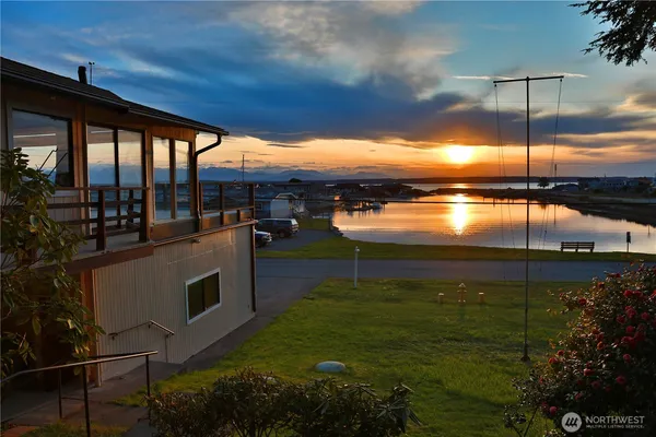 $595,000 | 3621 South Shorewood Avenue, Greenbank, WA 98253