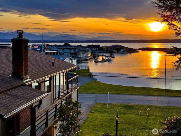 $595,000 | 3621 South Shorewood Avenue, Greenbank, WA 98253