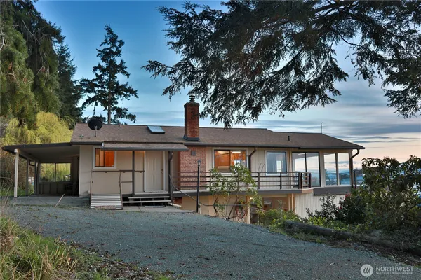 $595,000 | 3621 South Shorewood Avenue, Greenbank, WA 98253