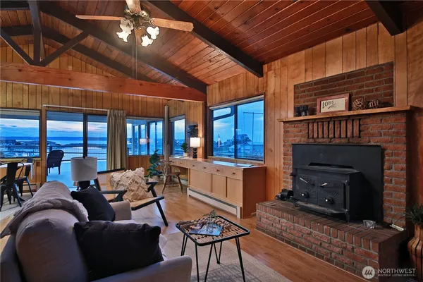 $595,000 | 3621 South Shorewood Avenue, Greenbank, WA 98253