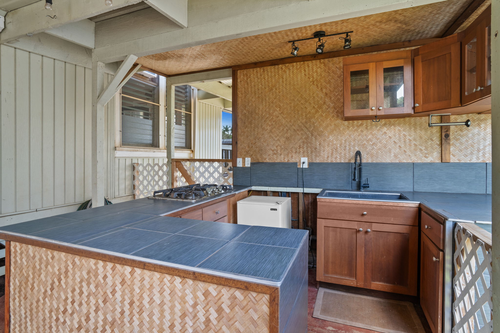 4780 Iiwi Road, Unit 1 Kapaa, HI 96746 - Photo 18 of 24 a kitchen that has a sink and a stove in it