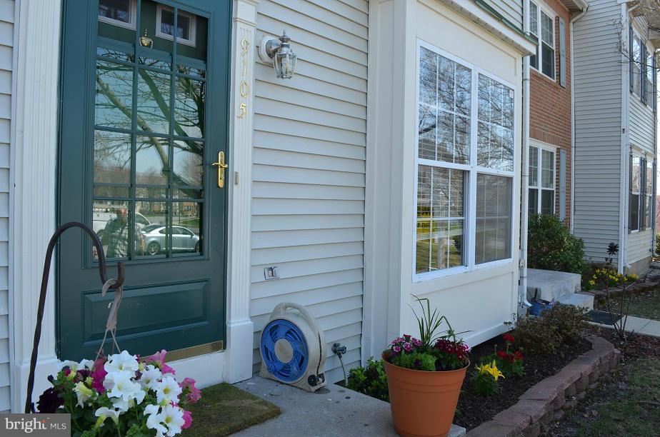 9105 Ridgefield Lane Frederick, MD 21701 - Photo 6 of 30 Exterior (Front)