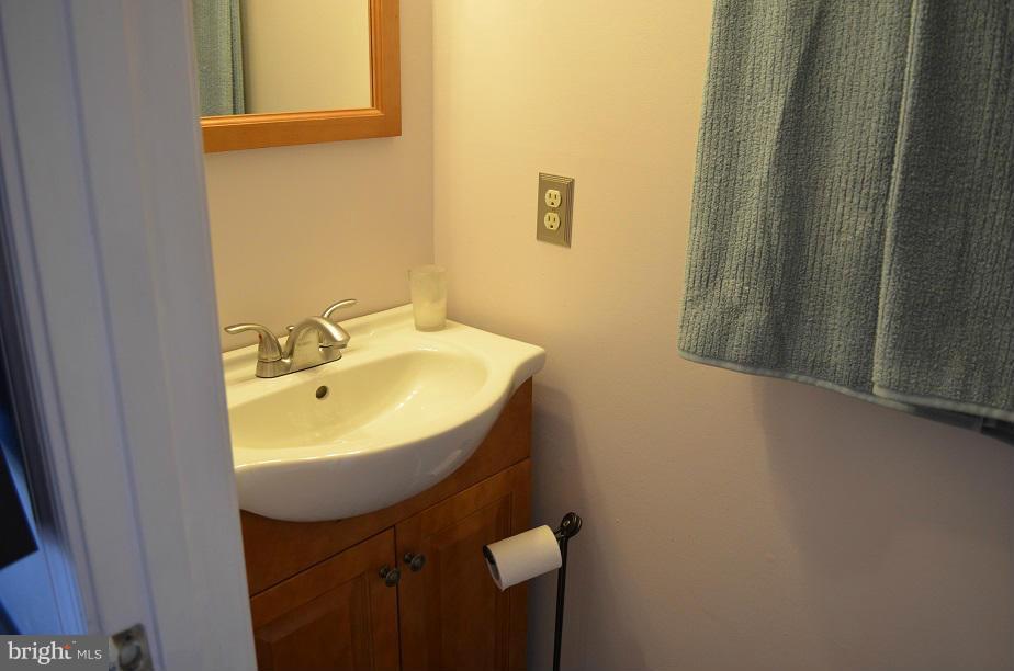 9105 Ridgefield Lane Frederick, MD 21701 - Photo 10 of 30 Half Bath main level