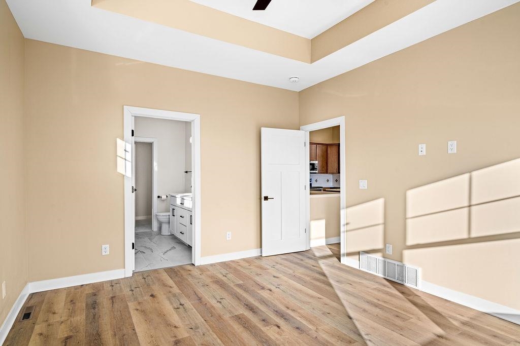 8602 Maynard Place Duluth, MN 55808 - Photo 11 of 38 Ensuite bathrm and walk-in closet