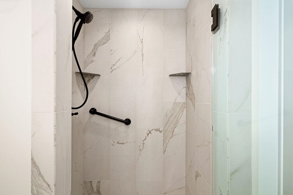 8602 Maynard Place Duluth, MN 55808 - Photo 14 of 38 Primary Bathrm